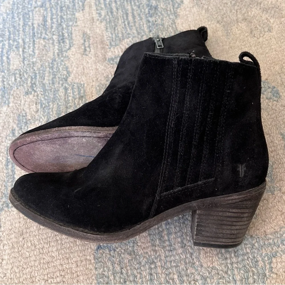 FRYE BLACK SUEDE LEATHER  'ALTON' CHELSEA ANKLE BOOTIES SIZE 7.5B